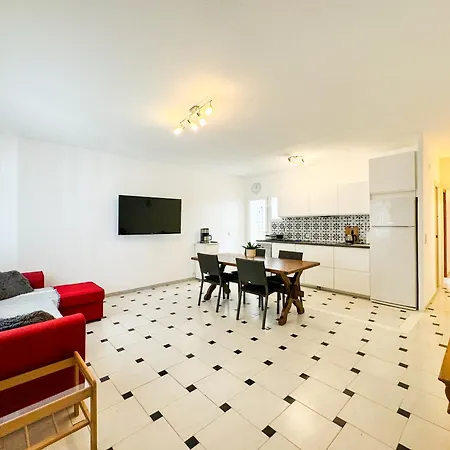 Apartment Beautiful Near The Sea